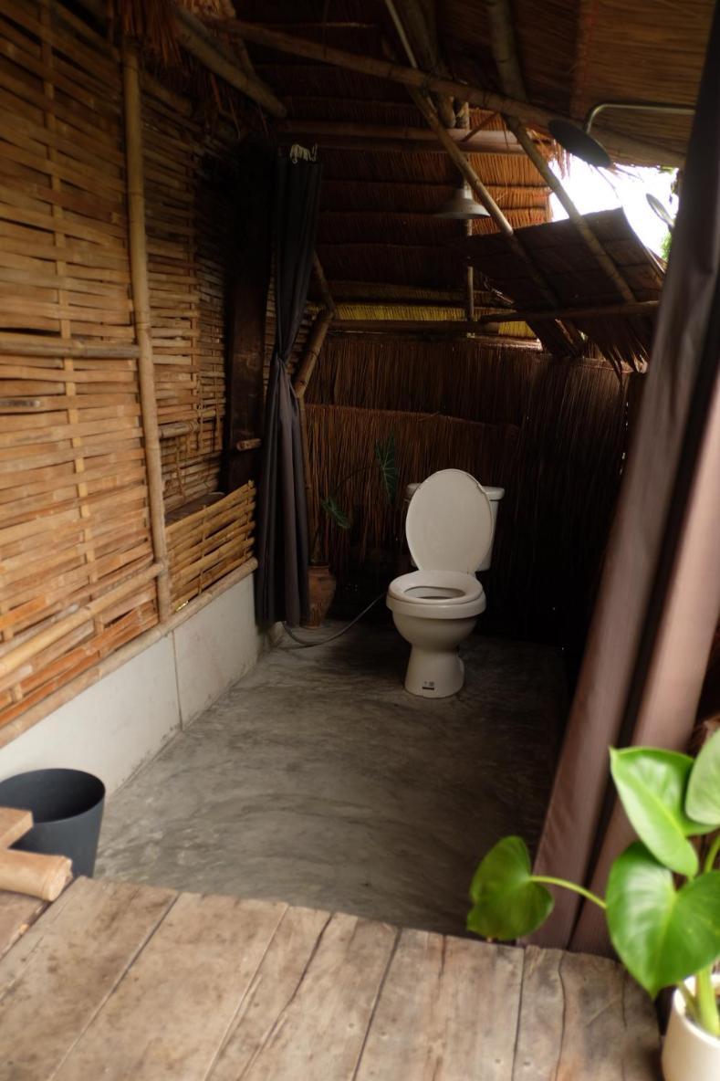 Royal Mountain Hut Hotel Ratchaburi Kamer foto